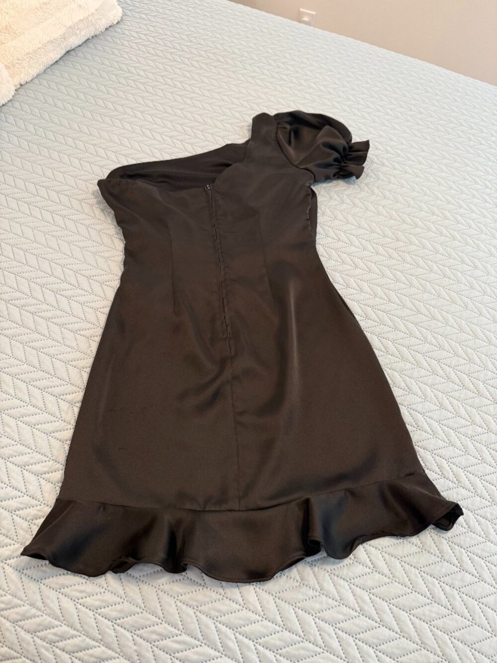 B. Darlin Junior Black Satin One Shoulder Ruched Ruffle Dress Size 5/6 - Picture 2 of 9